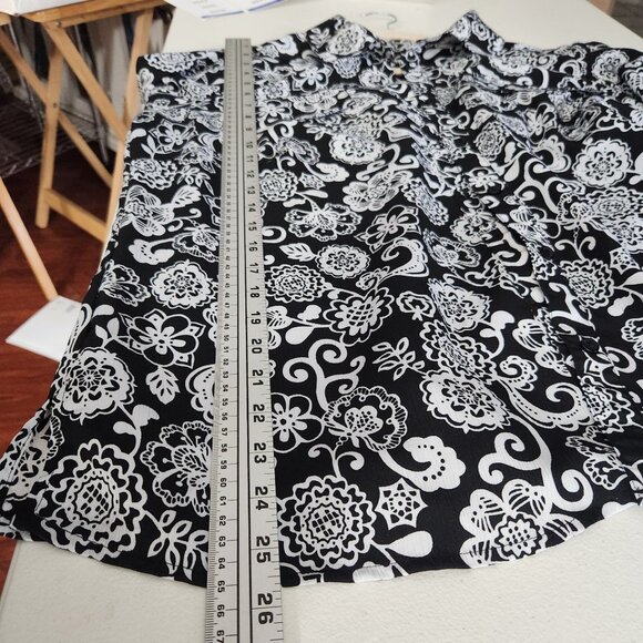 Notations Blouse Womans Size 1X Button-Up Floral Print Black White - Picture 8 of 15